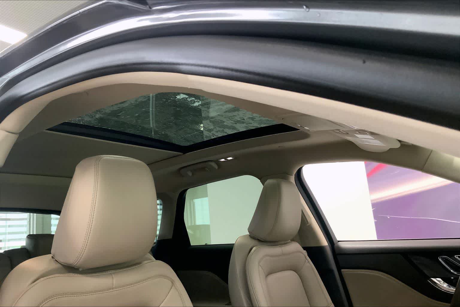 Thumbnail: 2022 Lincoln Corsair - 27