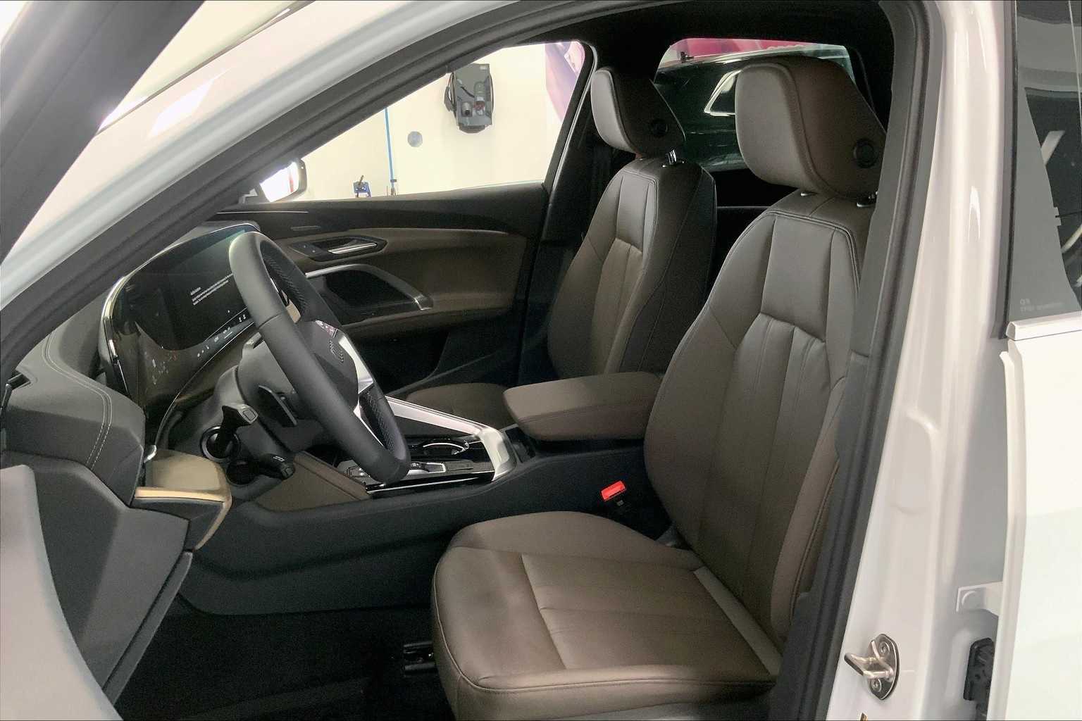 Thumbnail: 2025 Audi Q5 - 9