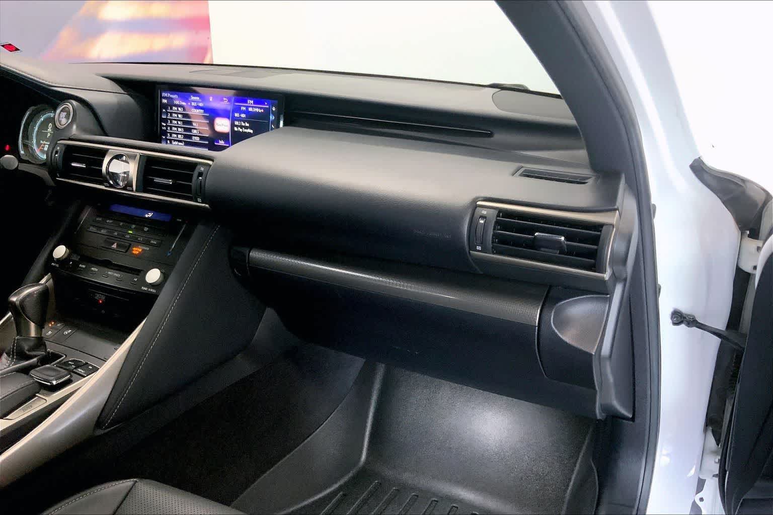 Thumbnail: 2018 Lexus IS - 20