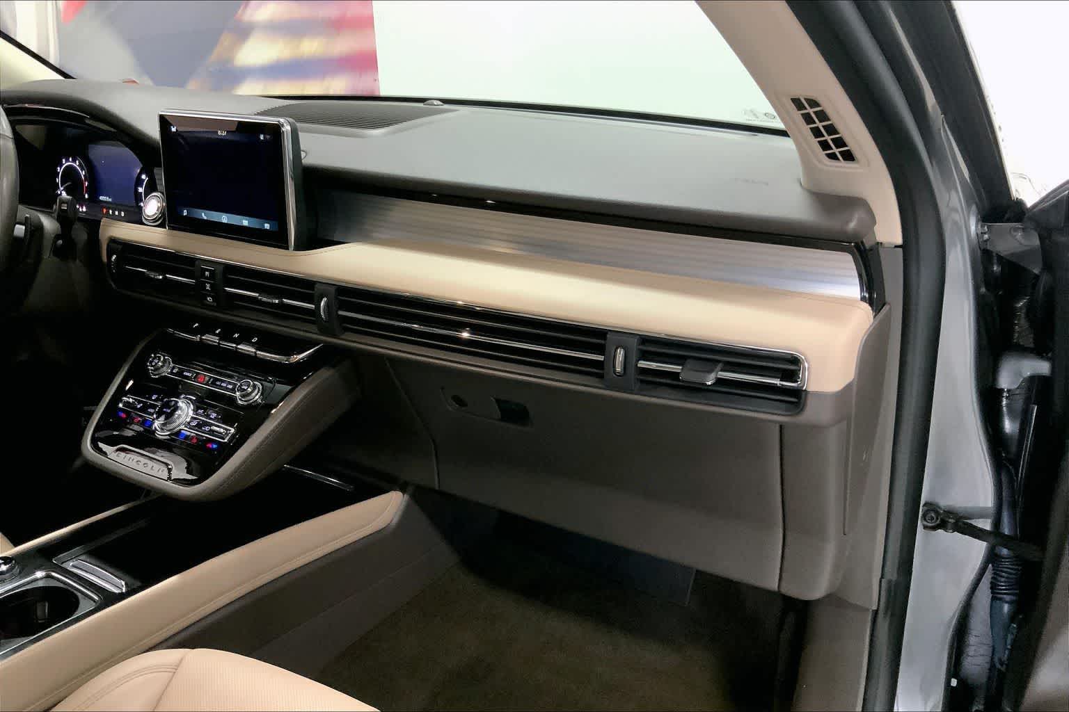 Thumbnail: 2022 Lincoln Corsair - 20