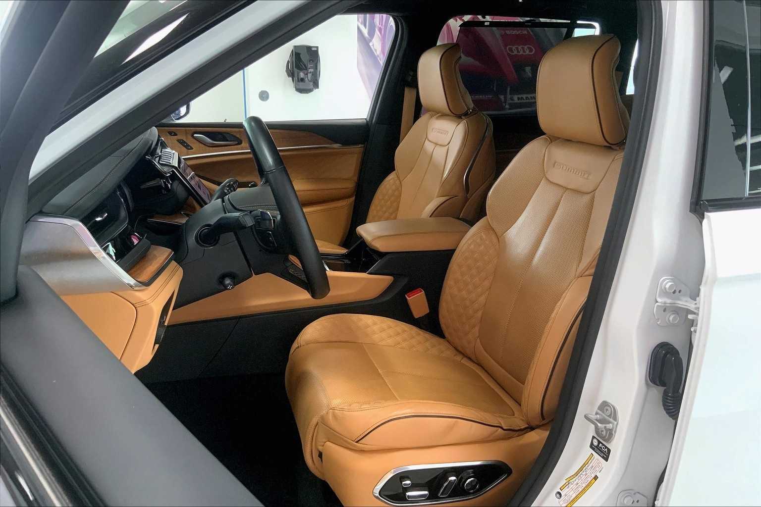 Thumbnail: 2022 Jeep Grand Cherokee - 9