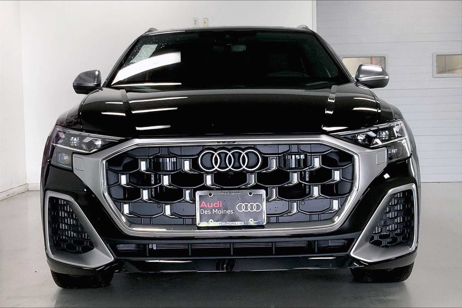 Thumbnail: 2025 Audi SQ8 - 6
