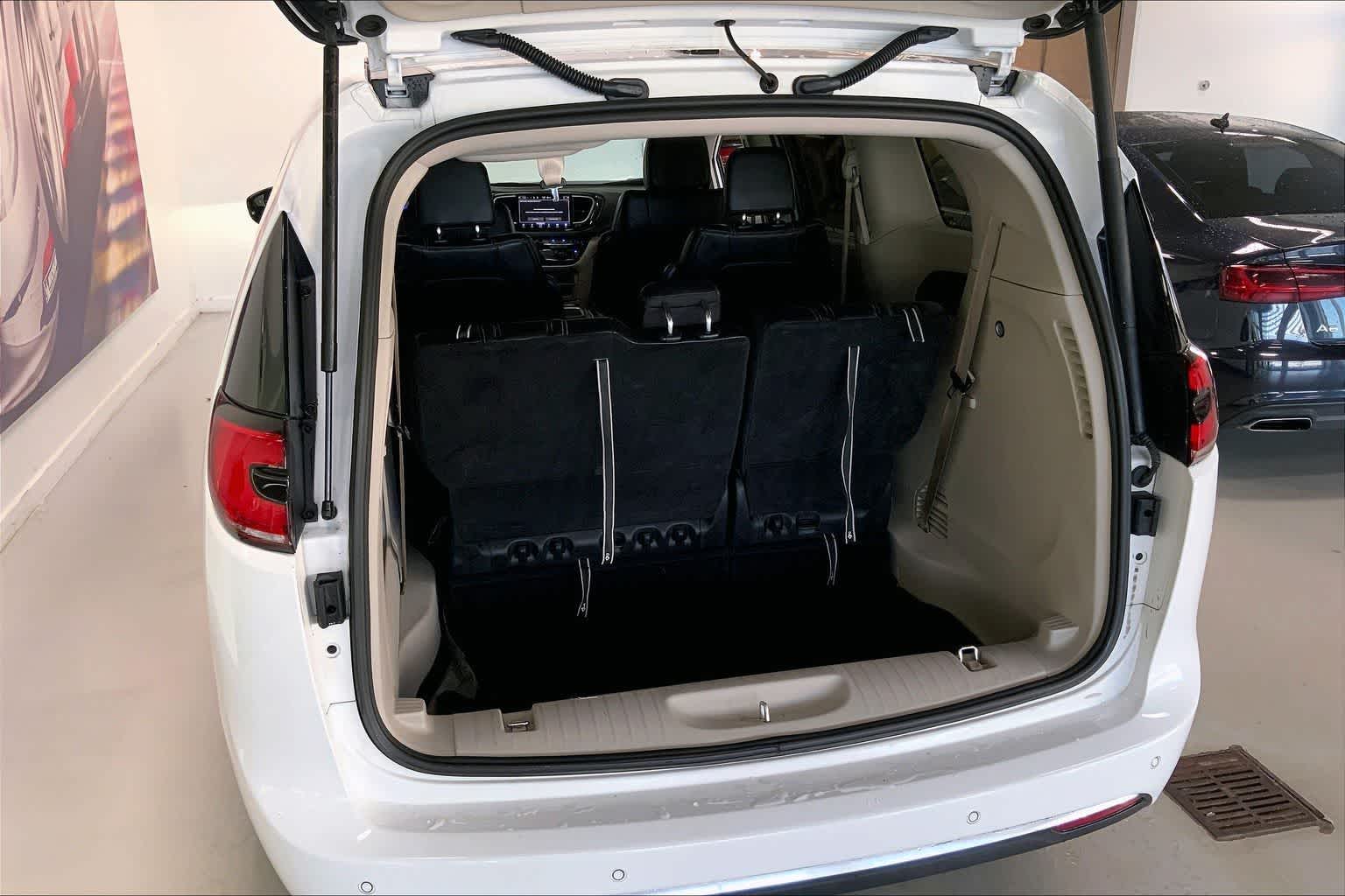 Thumbnail: 2024 Chrysler Pacifica - 15