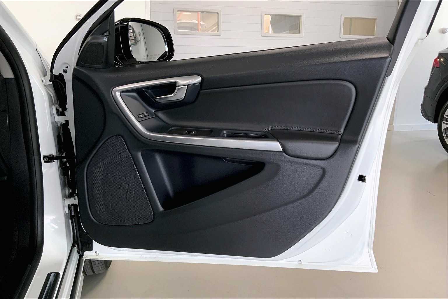 Thumbnail: 2018 Volvo S60 - 26