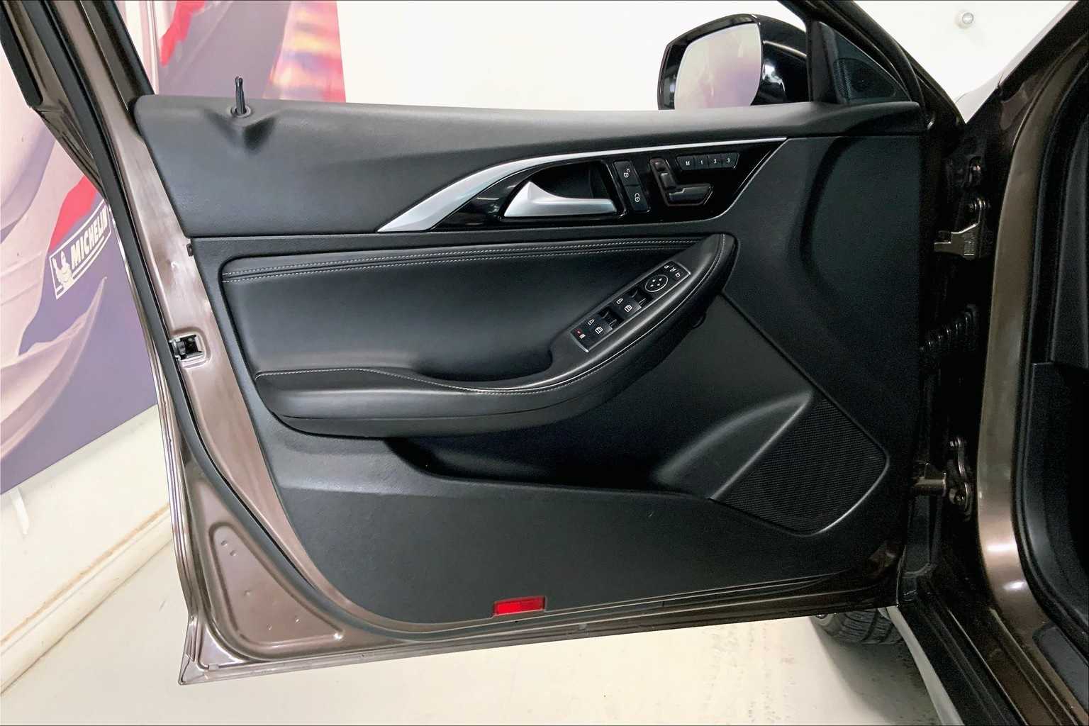 Thumbnail: 2017 INFINITI QX30 - 25