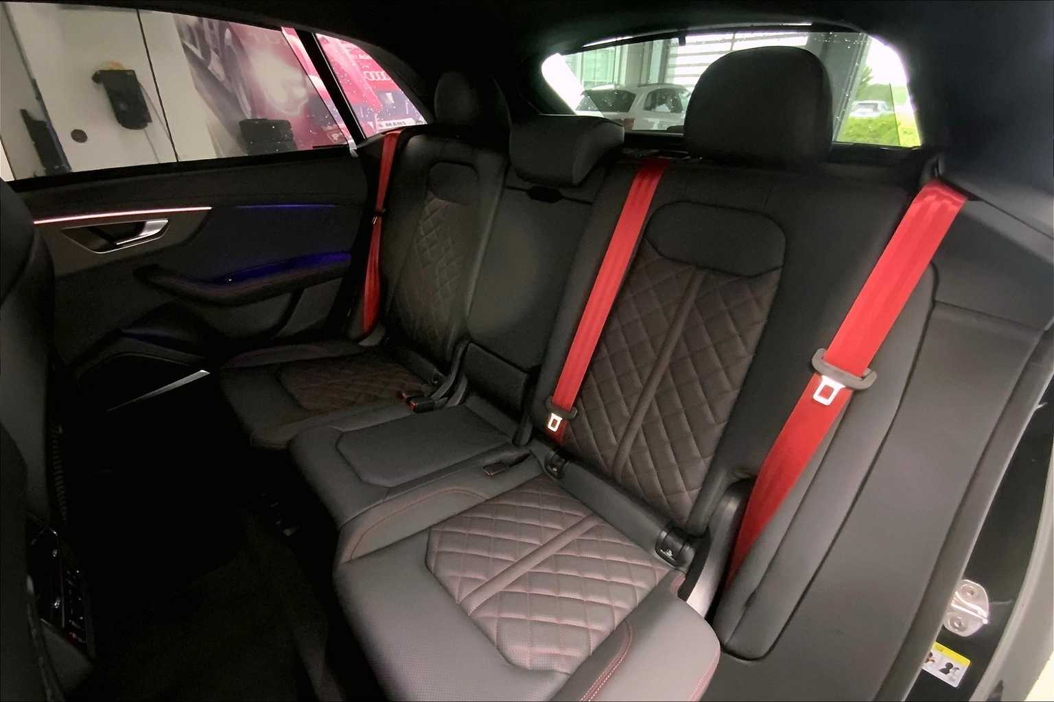 Thumbnail: 2025 Audi SQ8 - 12