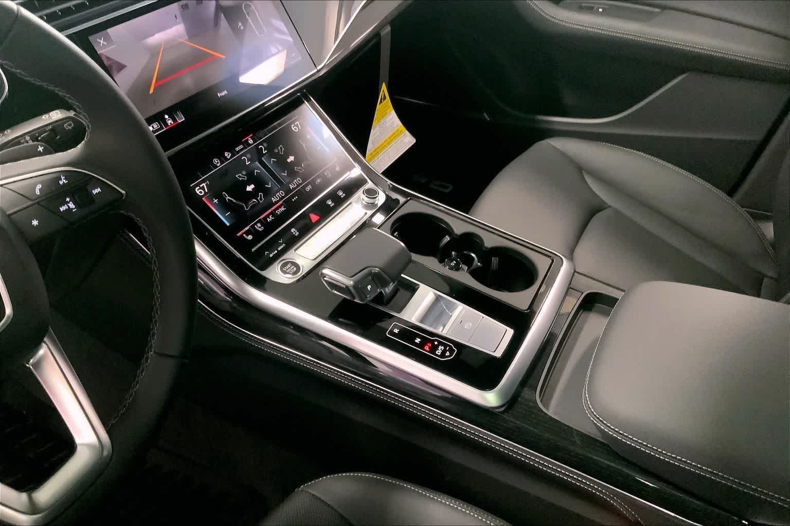 Thumbnail: 2026 Audi Q8 - 16