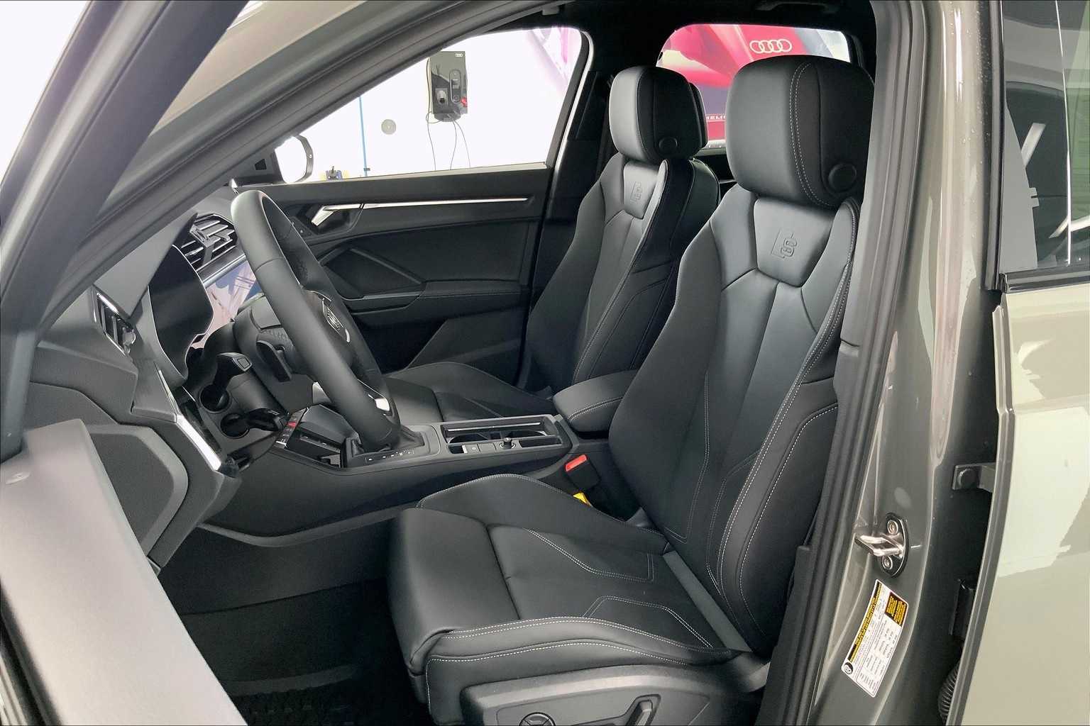 Thumbnail: 2025 Audi Q3 - 11