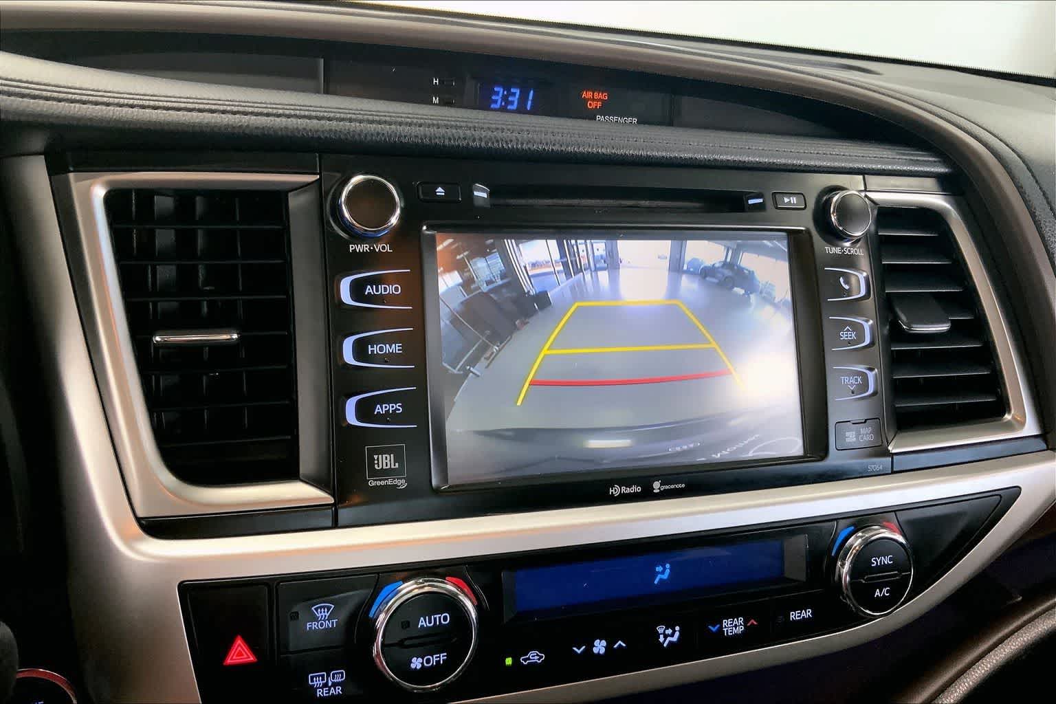 Thumbnail: 2015 Toyota Highlander - 24