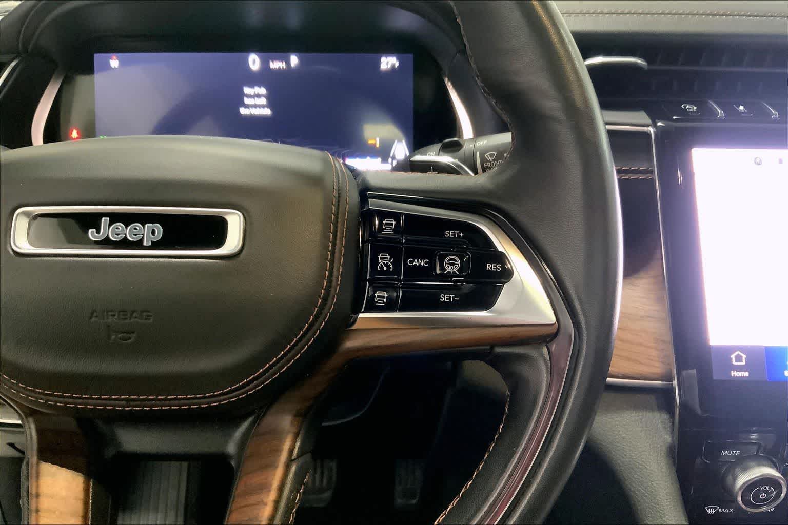 Thumbnail: 2022 Jeep Grand Cherokee - 22