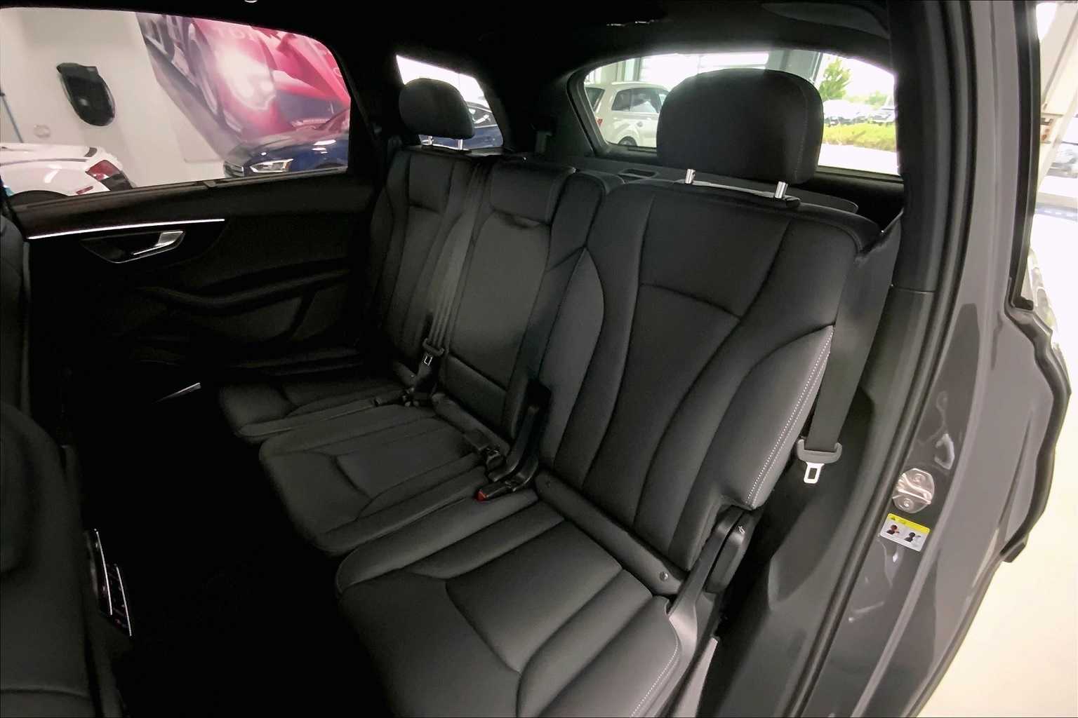 Thumbnail: 2026 Audi Q7 - 13