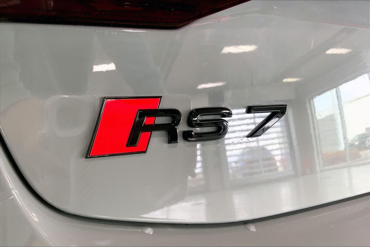 Thumbnail: 2026 Audi RS 7 - 7