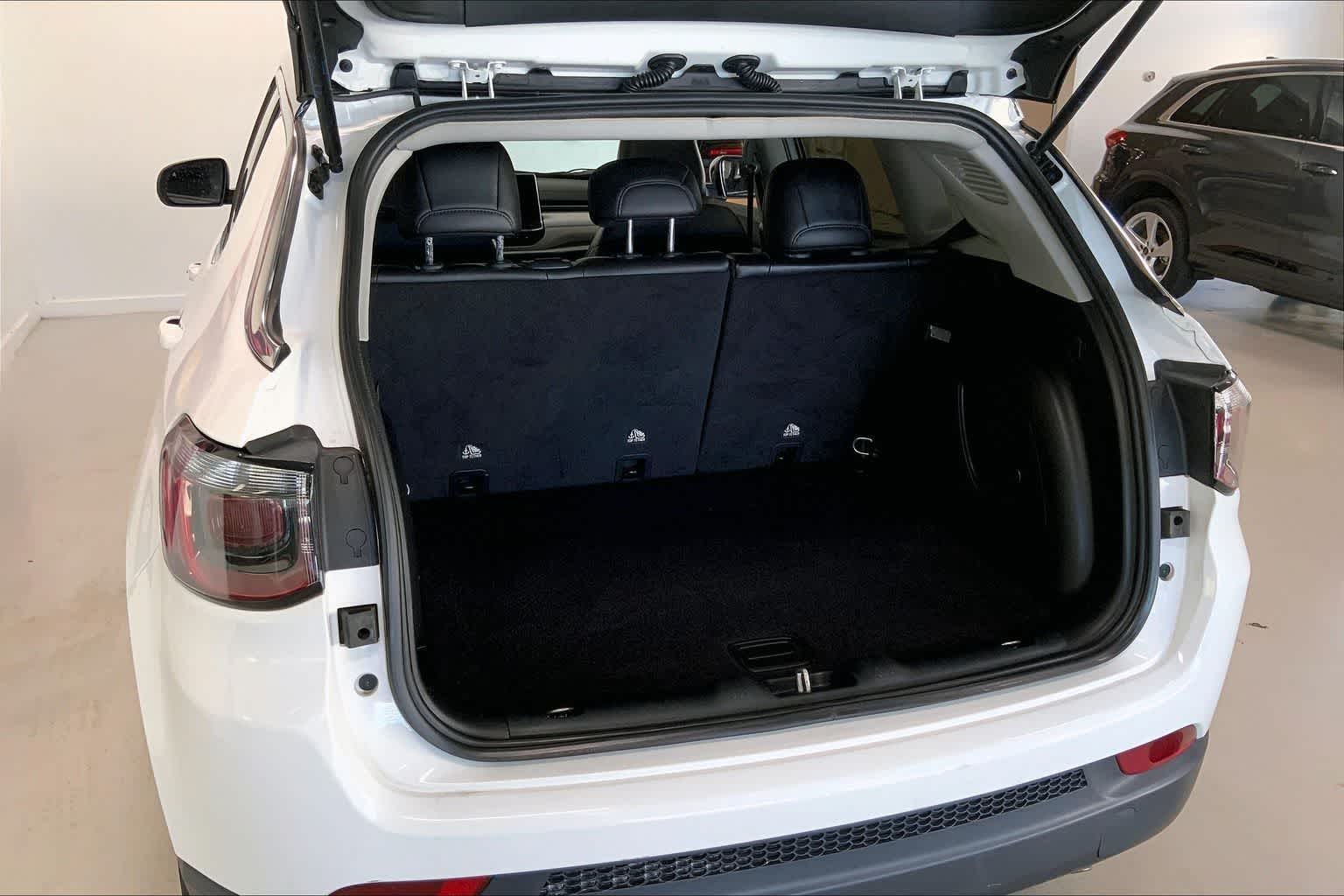 Thumbnail: 2022 Jeep Compass - 16