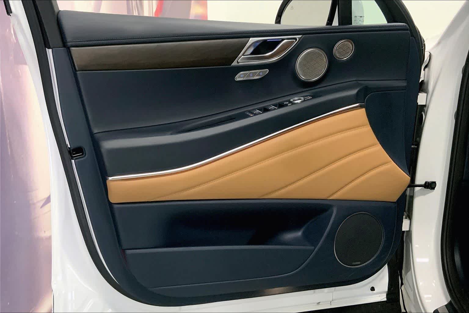 Thumbnail: 2023 Genesis GV80 - 24