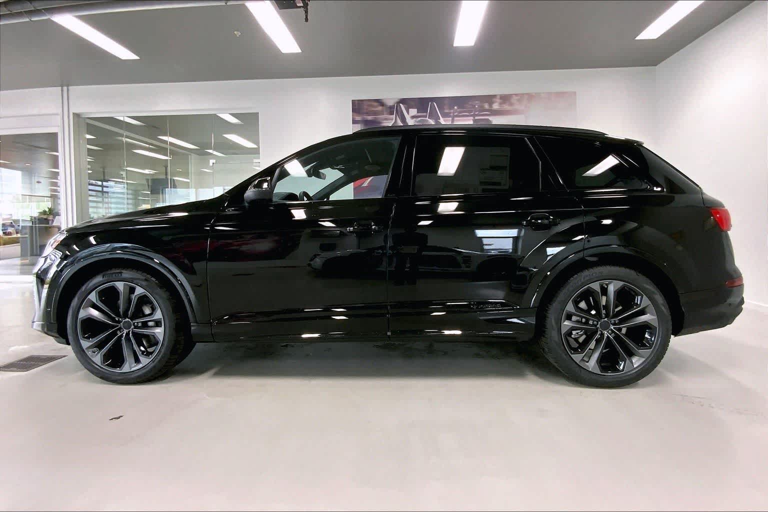 Thumbnail: 2026 Audi Q7 - 3