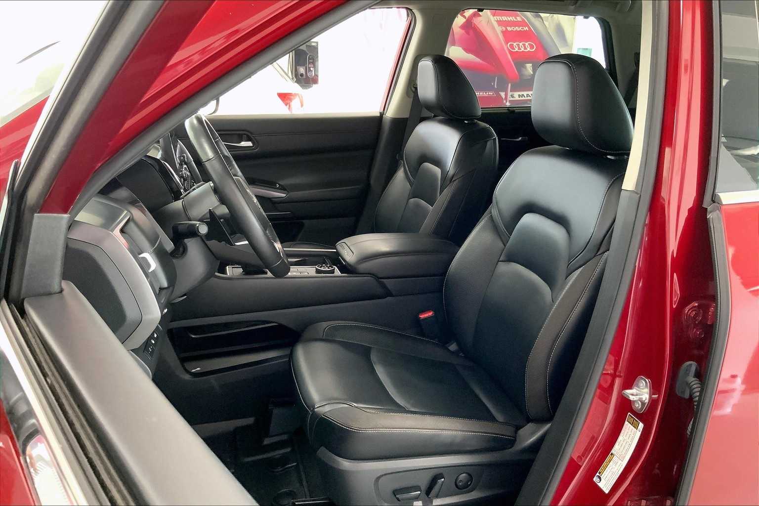 Thumbnail: 2023 Nissan Pathfinder - 9