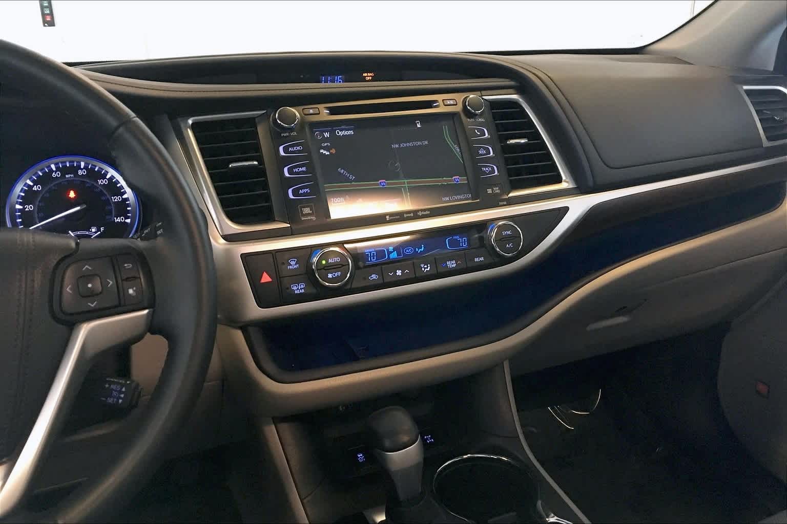 Thumbnail: 2016 Toyota Highlander - 5
