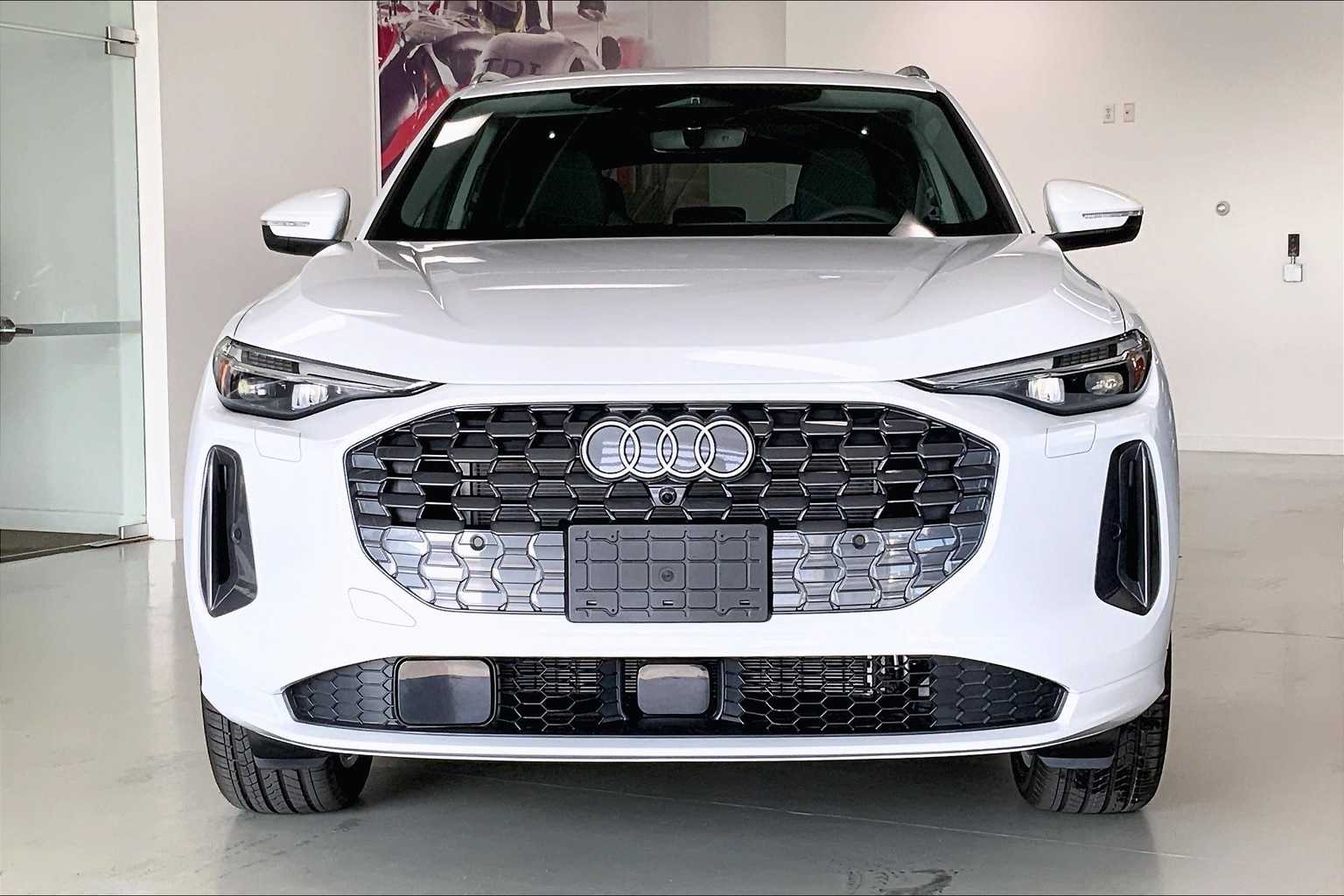 Thumbnail: 2025 Audi Q5 - 6