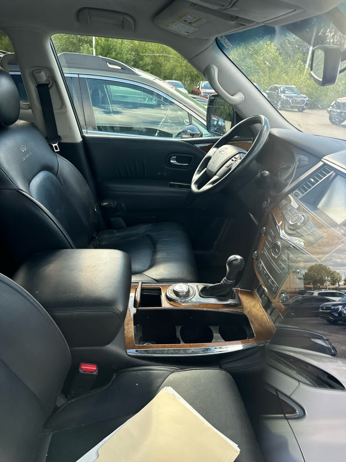 Thumbnail: 2011 INFINITI QX56 - 4