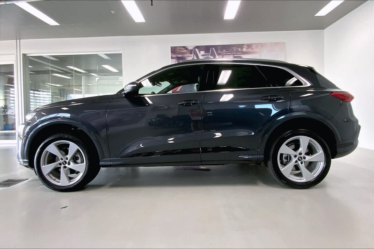 Thumbnail: 2025 Audi Q5 - 3