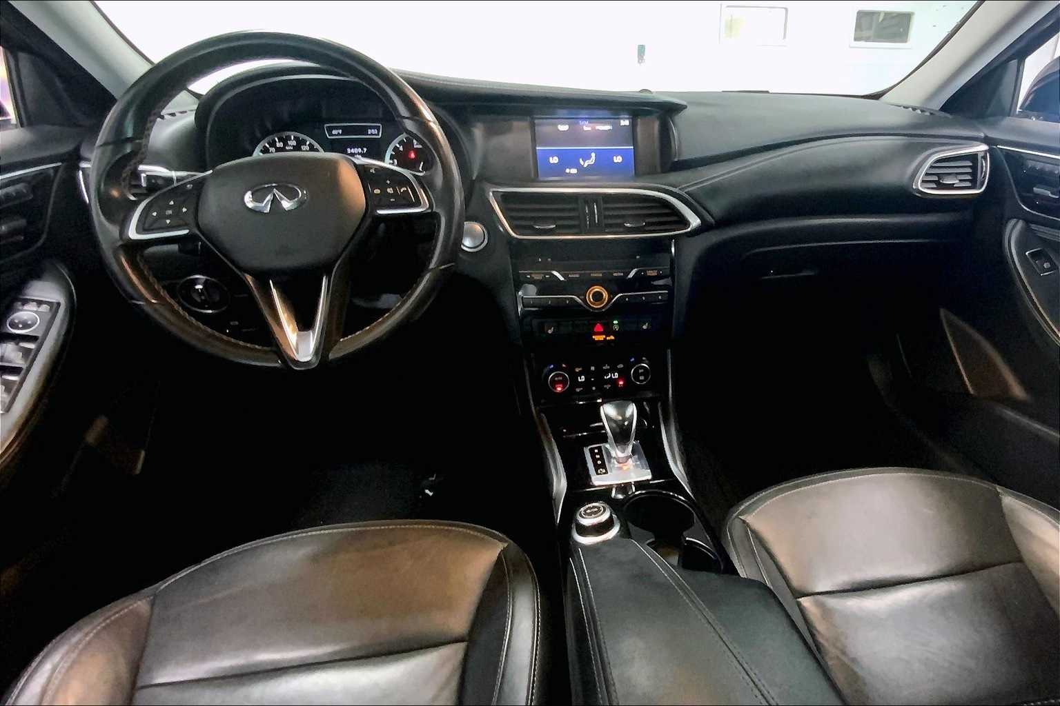 Thumbnail: 2017 INFINITI QX30 - 9