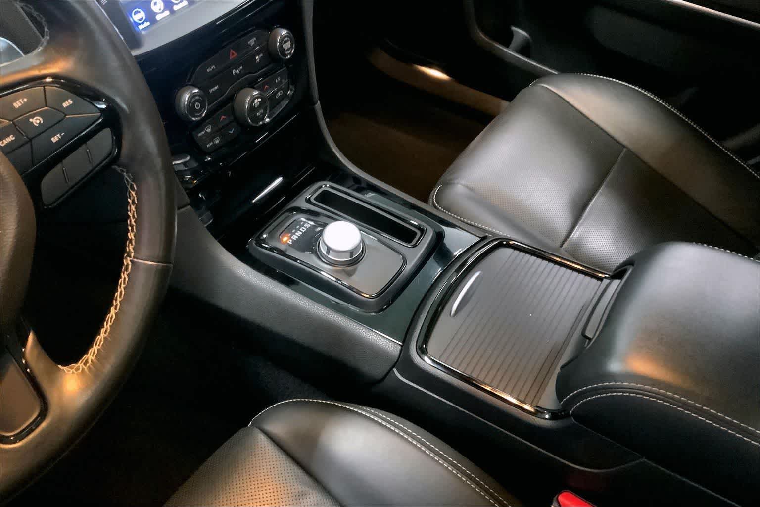 Thumbnail: 2022 Chrysler 300 - 14