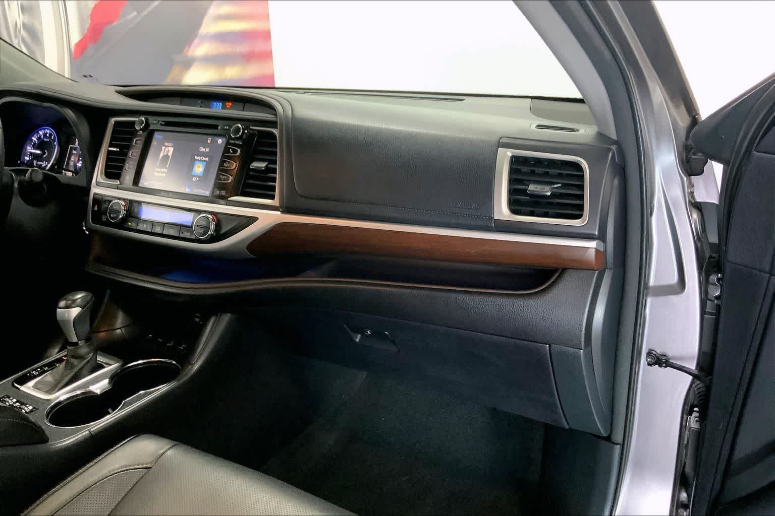 Thumbnail: 2015 Toyota Highlander - 21