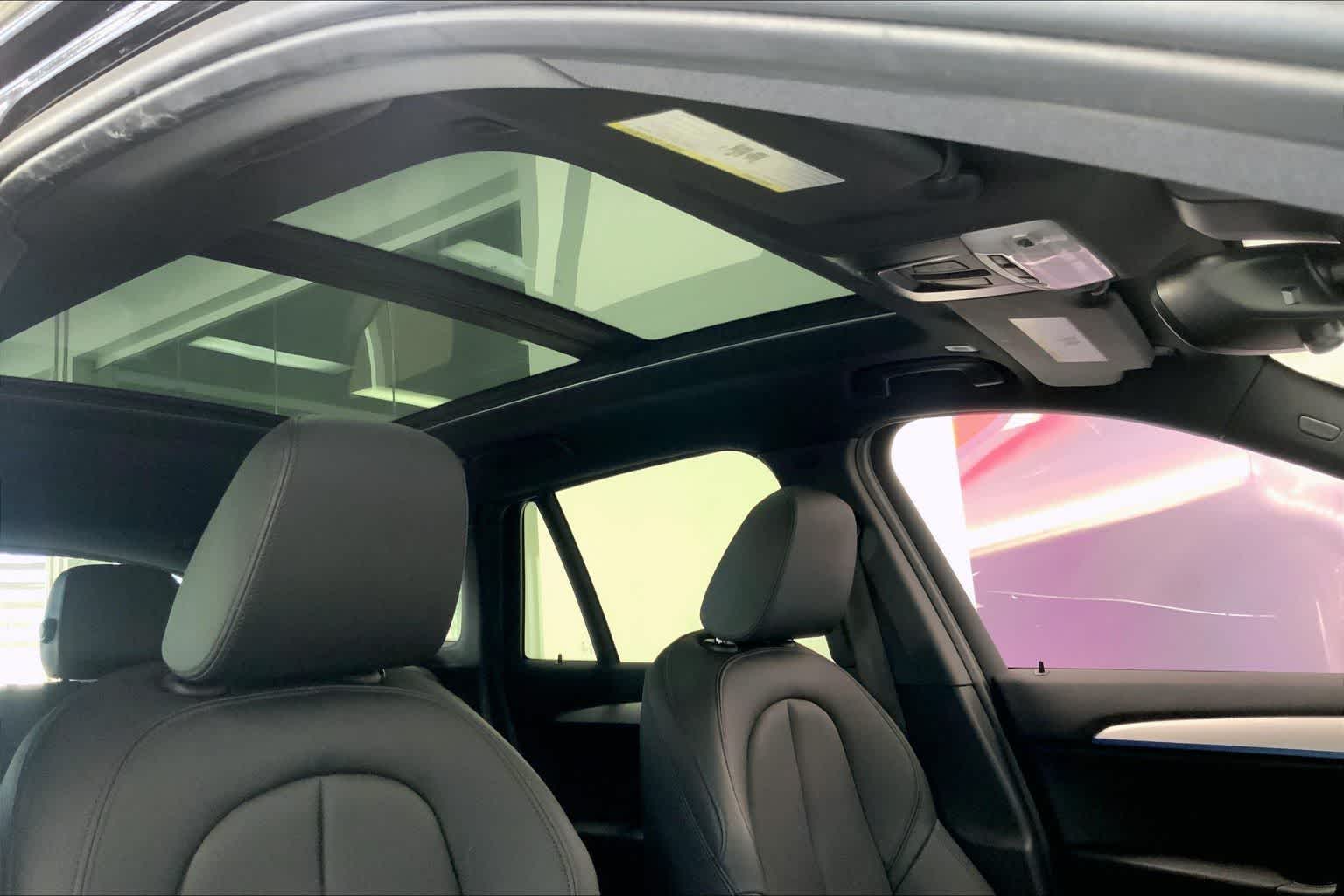 Thumbnail: 2022 BMW X1 - 25