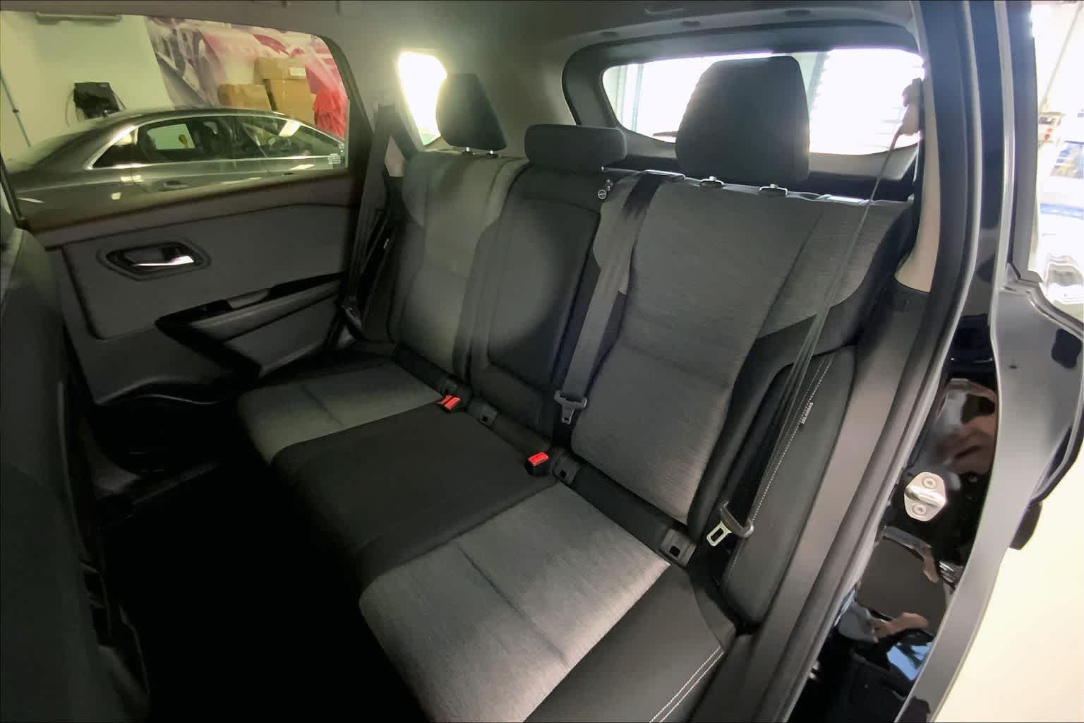 Thumbnail: 2023 Nissan Rogue - 24