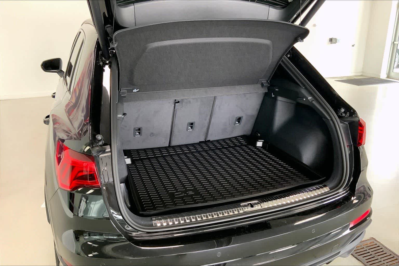 Thumbnail: 2025 Audi Q3 - 18