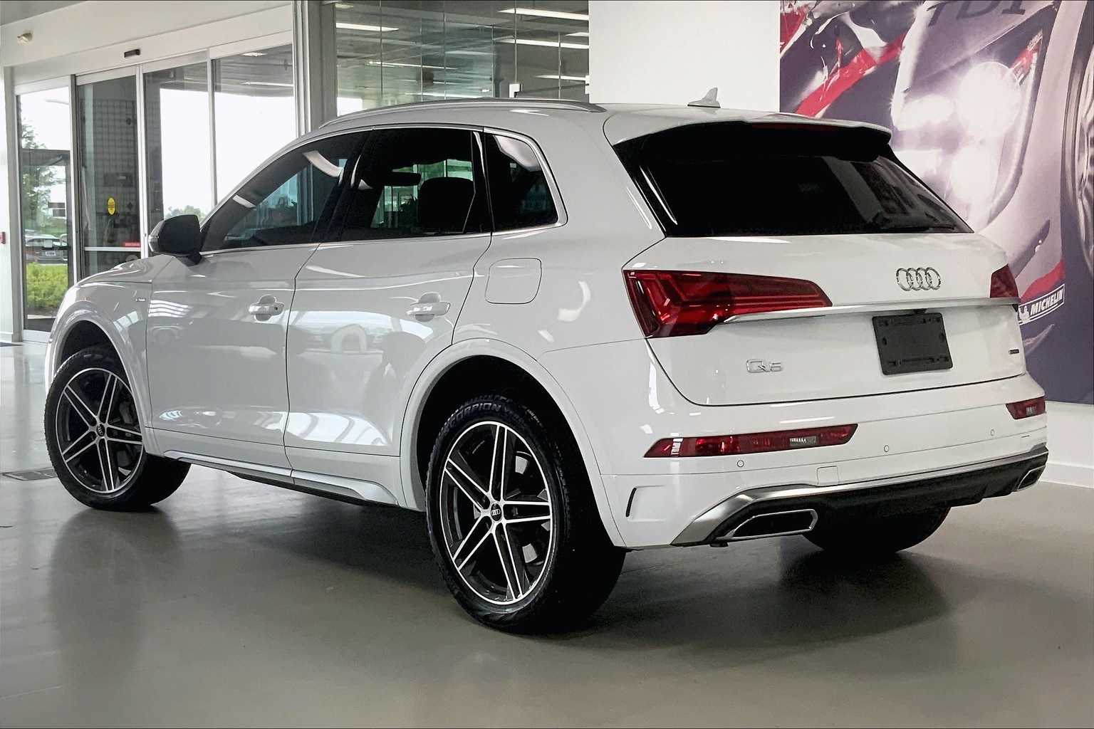 Thumbnail: 2025 Audi Q5 - 4