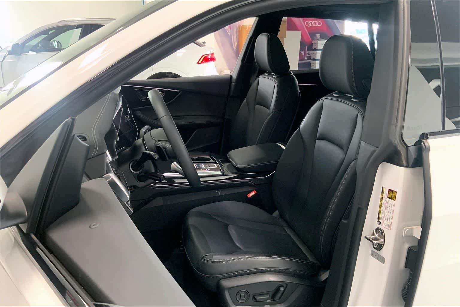 Thumbnail: 2025 Audi Q8 - 10