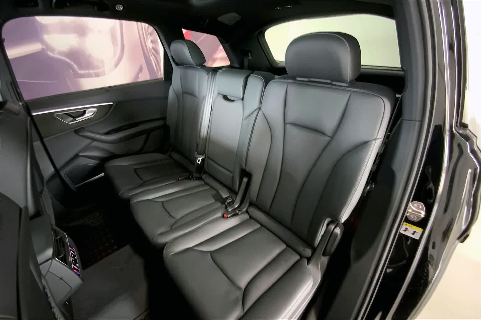 Thumbnail: 2026 Audi Q7 - 12