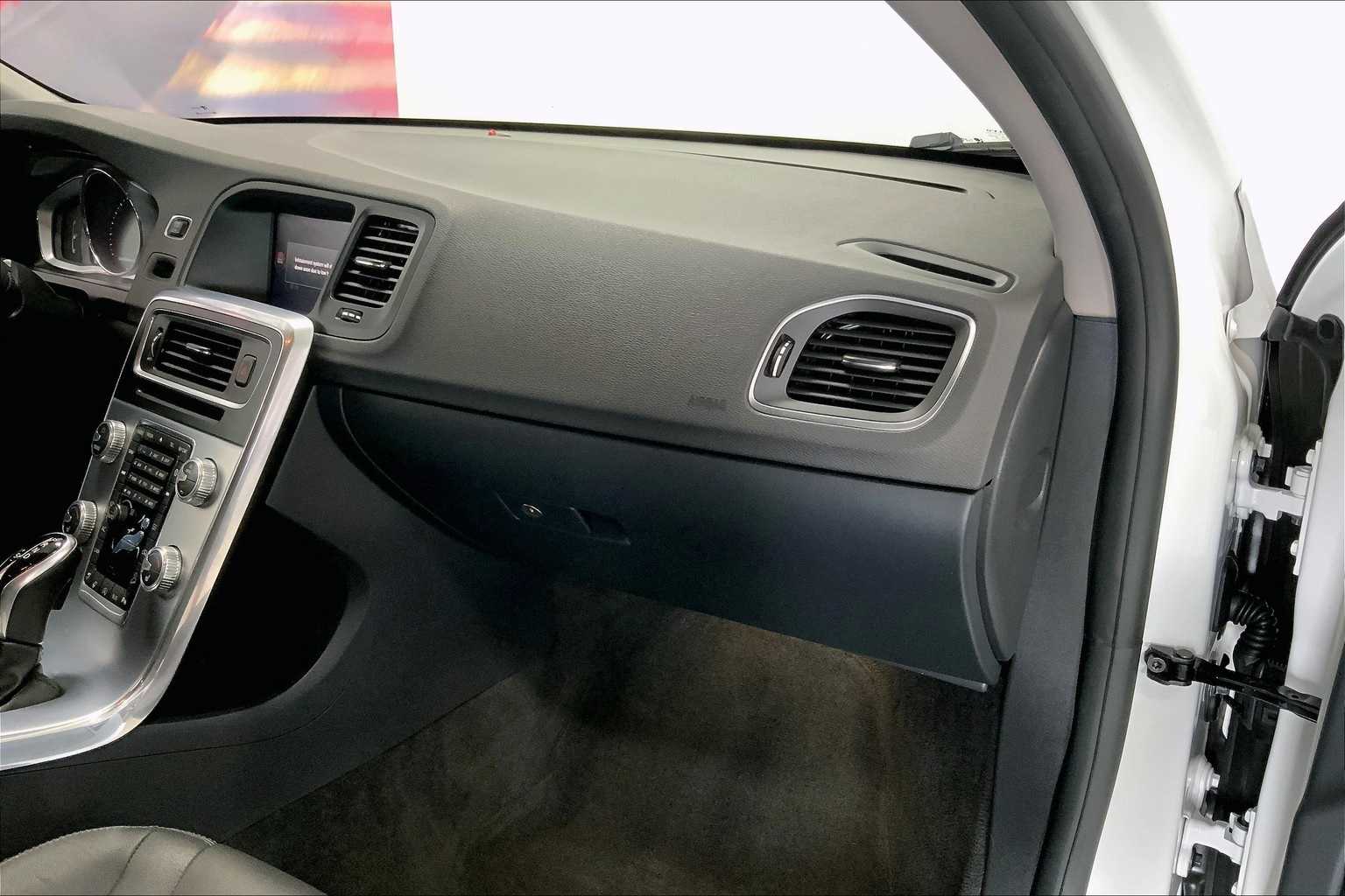 Thumbnail: 2018 Volvo S60 - 21