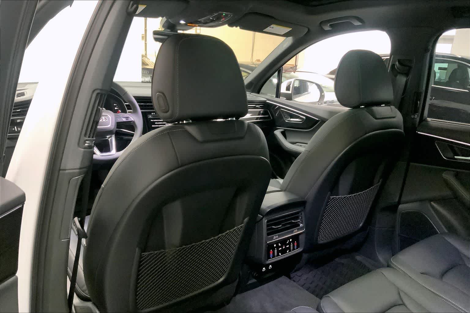 Thumbnail: 2026 Audi Q7 - 12