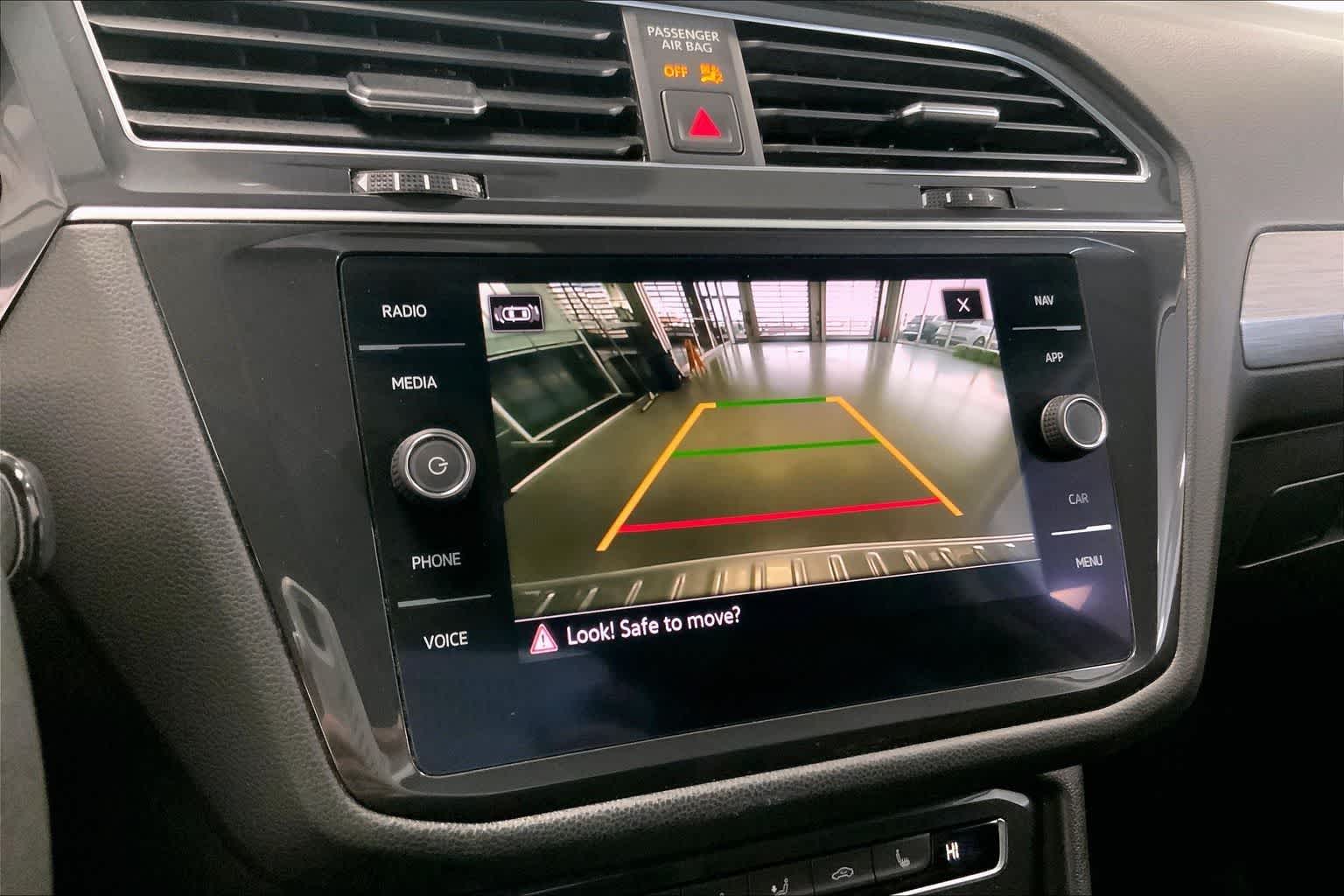 Thumbnail: 2021 Volkswagen Tiguan - 24