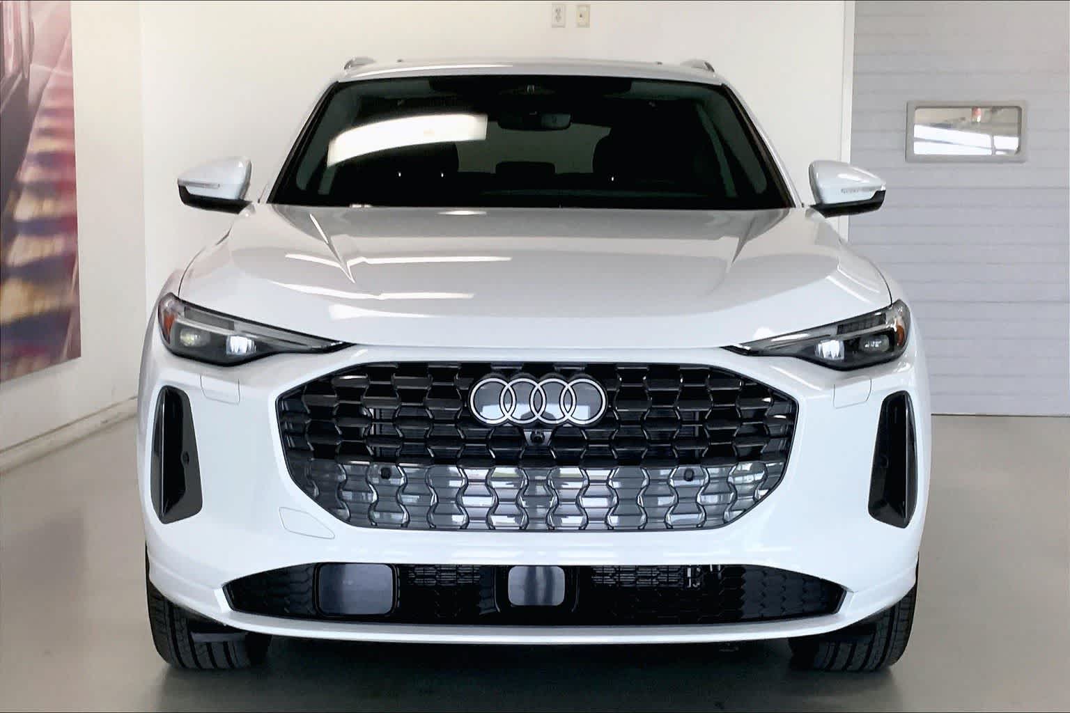 Thumbnail: 2025 Audi Q5 - 6