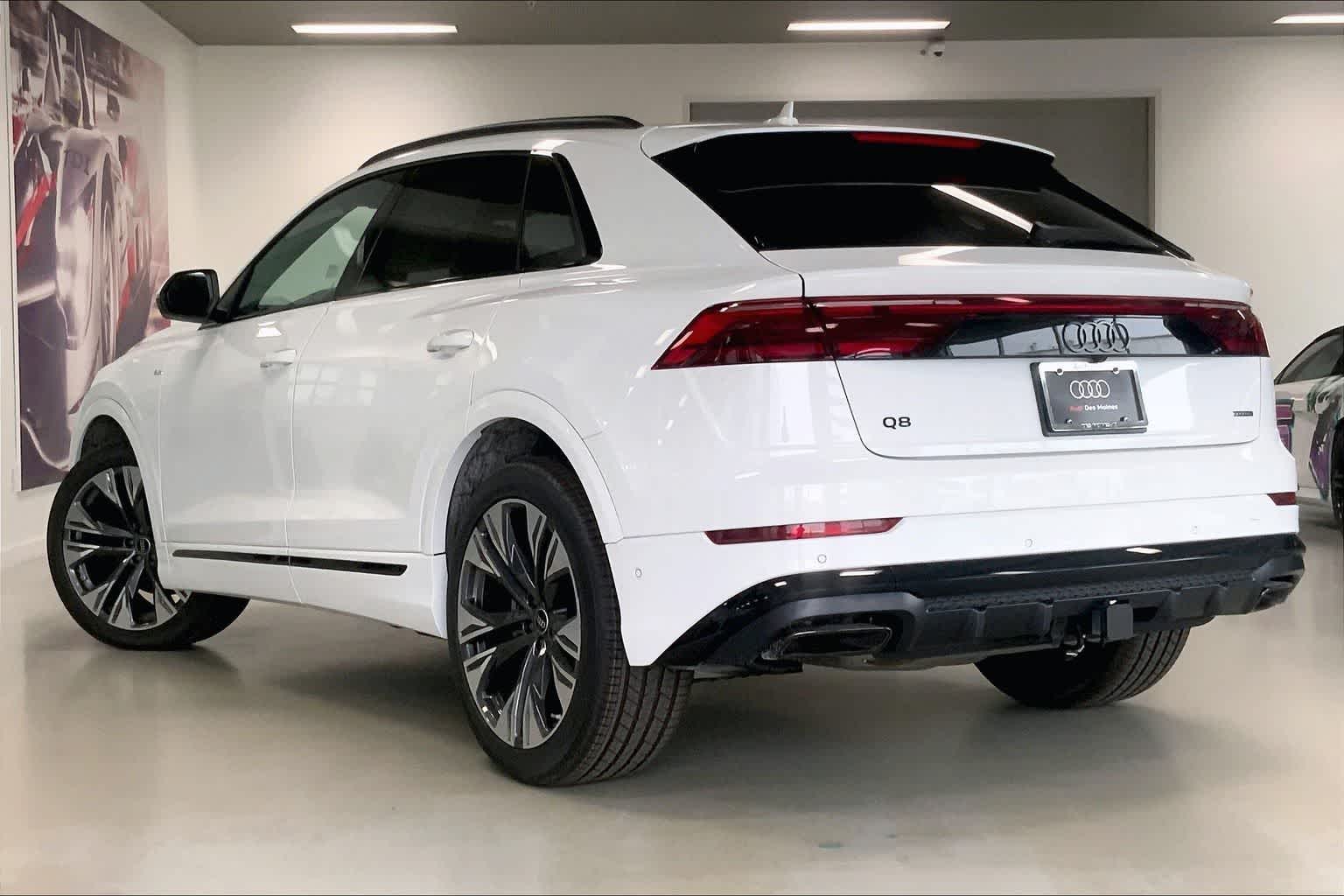 Thumbnail: 2026 Audi Q8 - 4