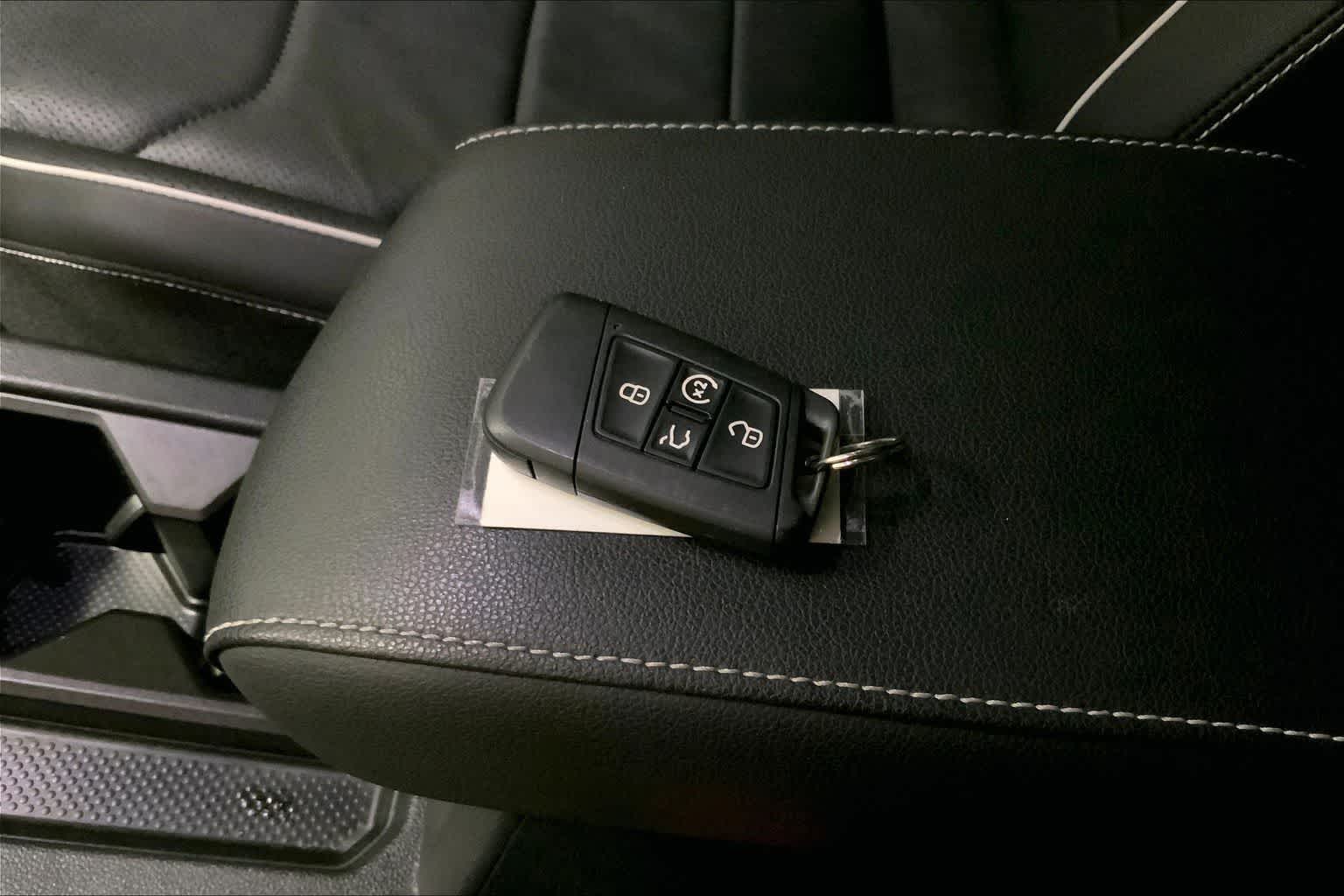 Thumbnail: 2023 Volkswagen Tiguan - 18