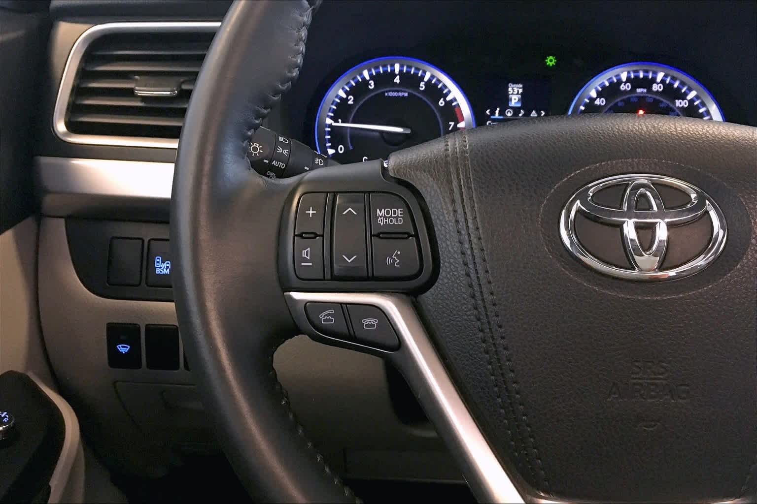 Thumbnail: 2016 Toyota Highlander - 18