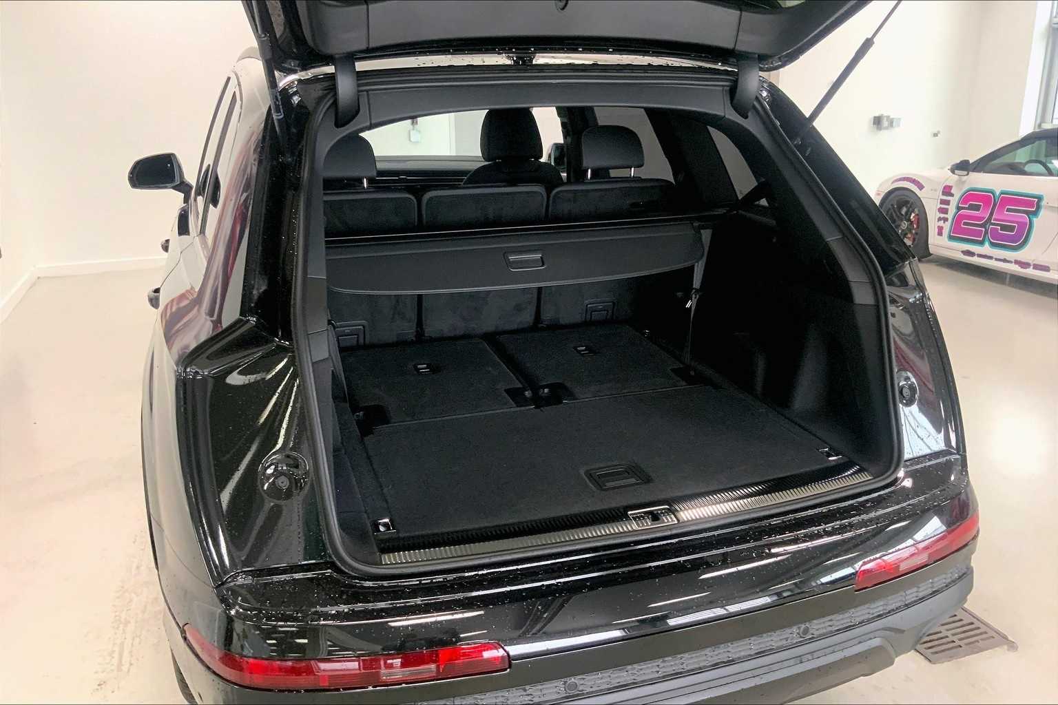 Thumbnail: 2026 Audi Q7 - 18