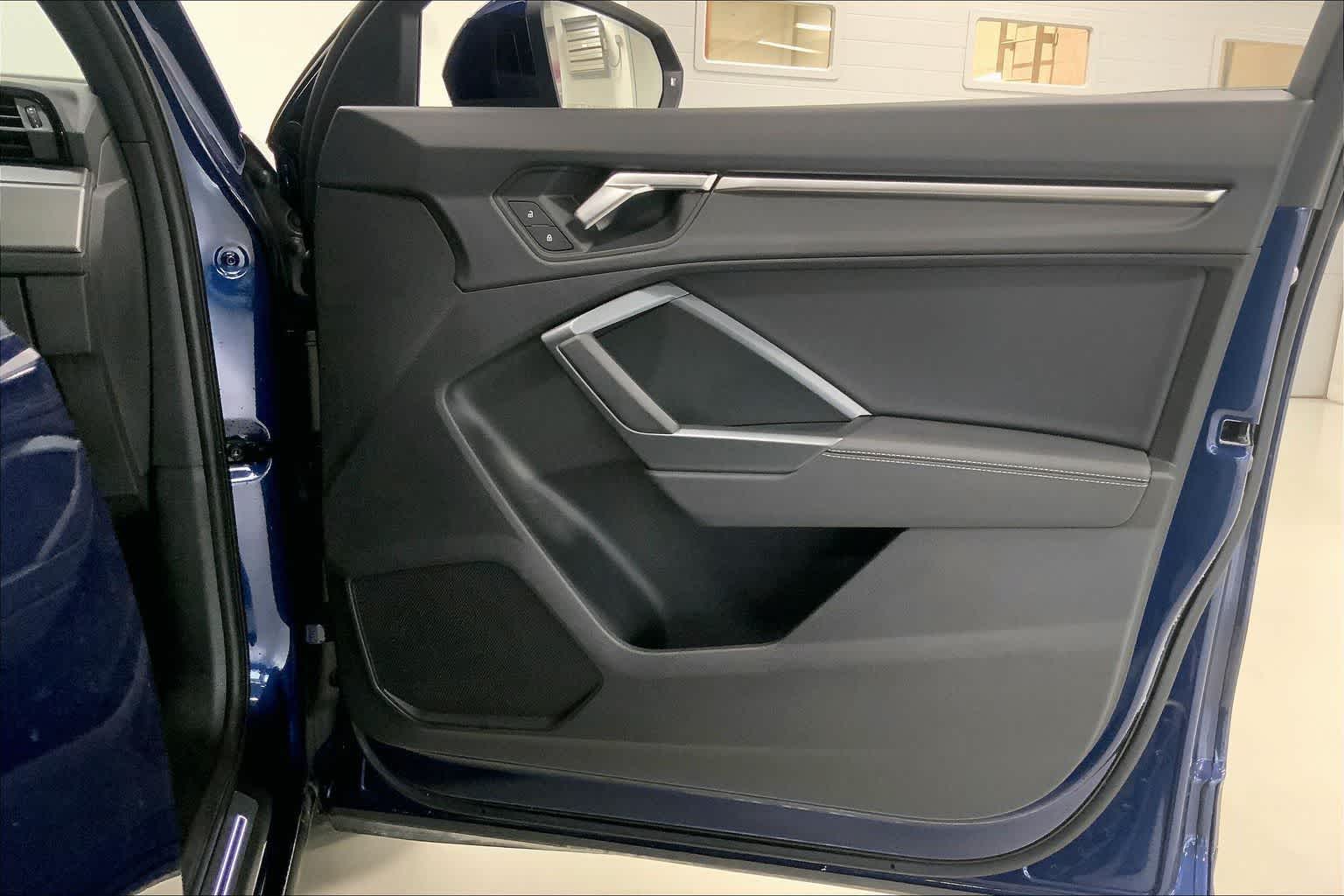 Thumbnail: 2025 Audi Q3 - 25