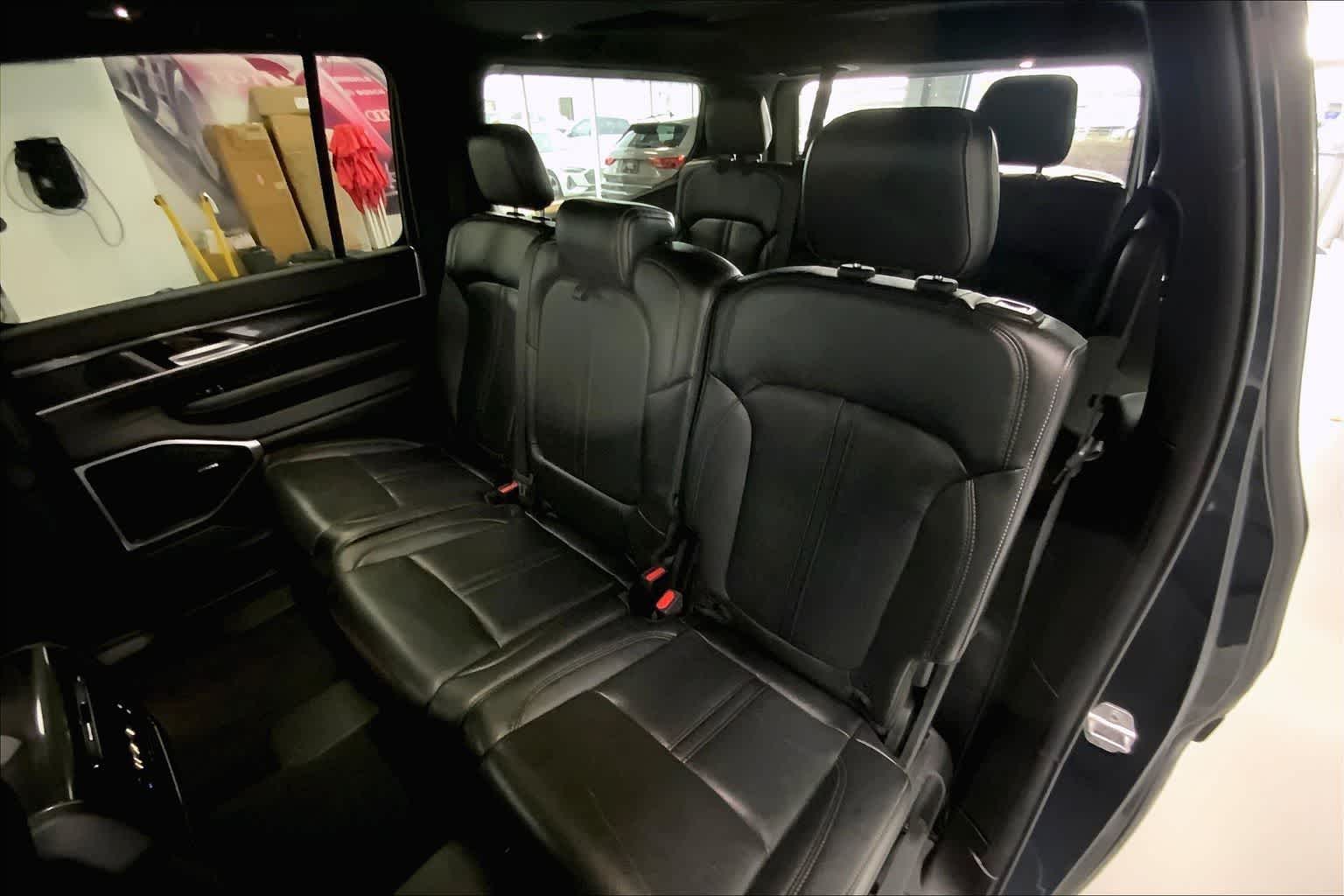 Thumbnail: 2022 Jeep Wagoneer - 26