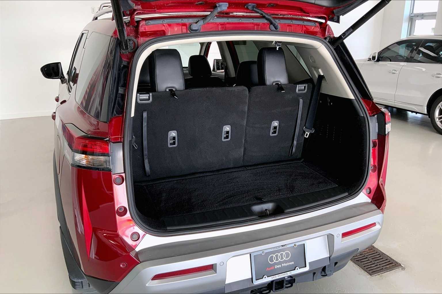 Thumbnail: 2023 Nissan Pathfinder - 16