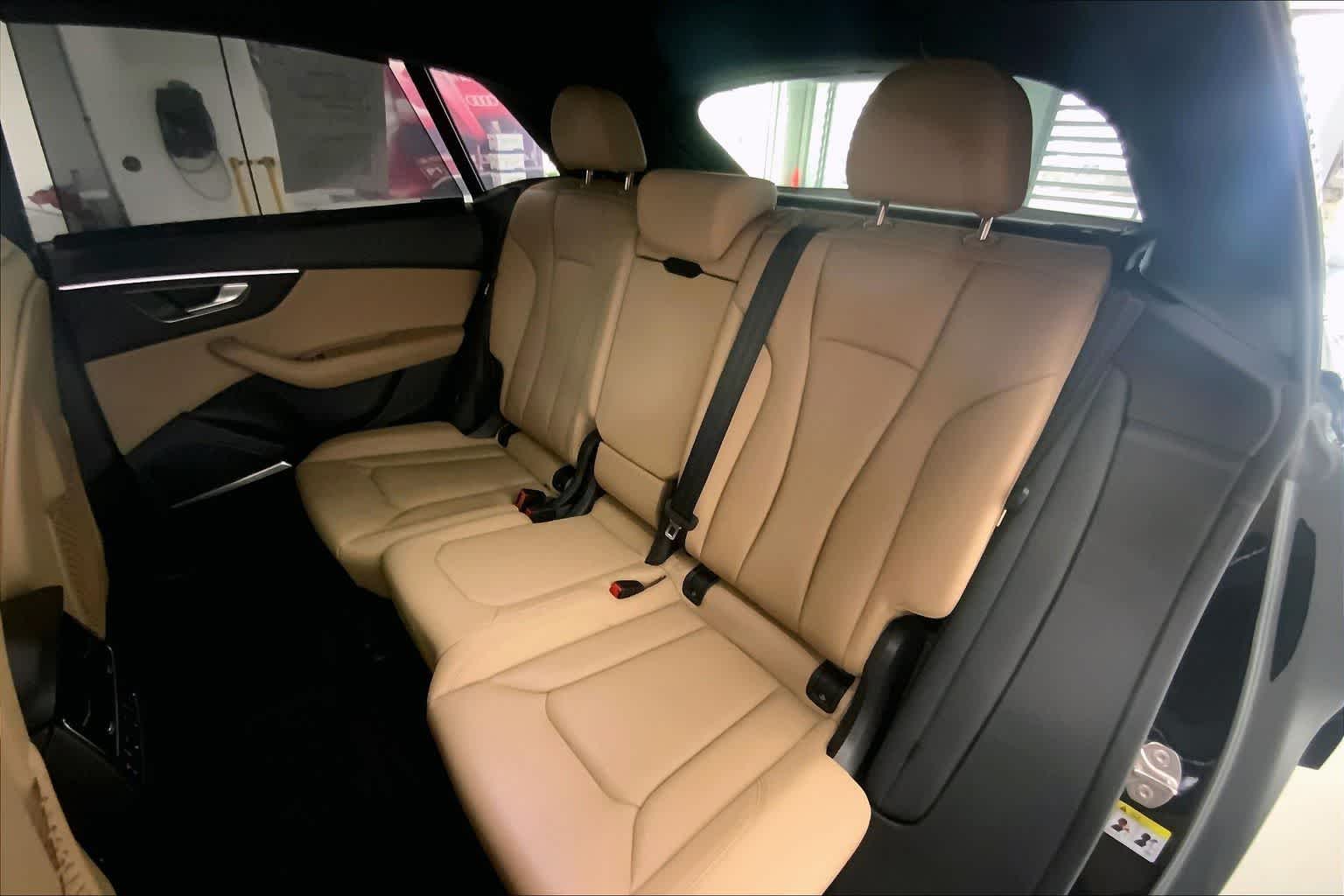 Thumbnail: 2023 Audi Q8 - 24