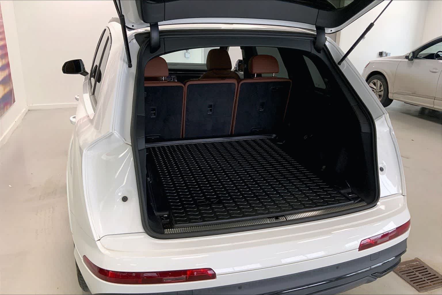 Thumbnail: 2023 Audi Q7 - 16