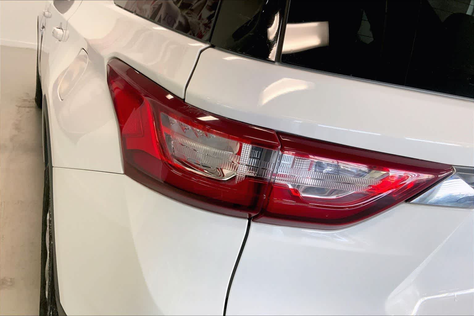 Thumbnail: 2018 Chevrolet Traverse - 28