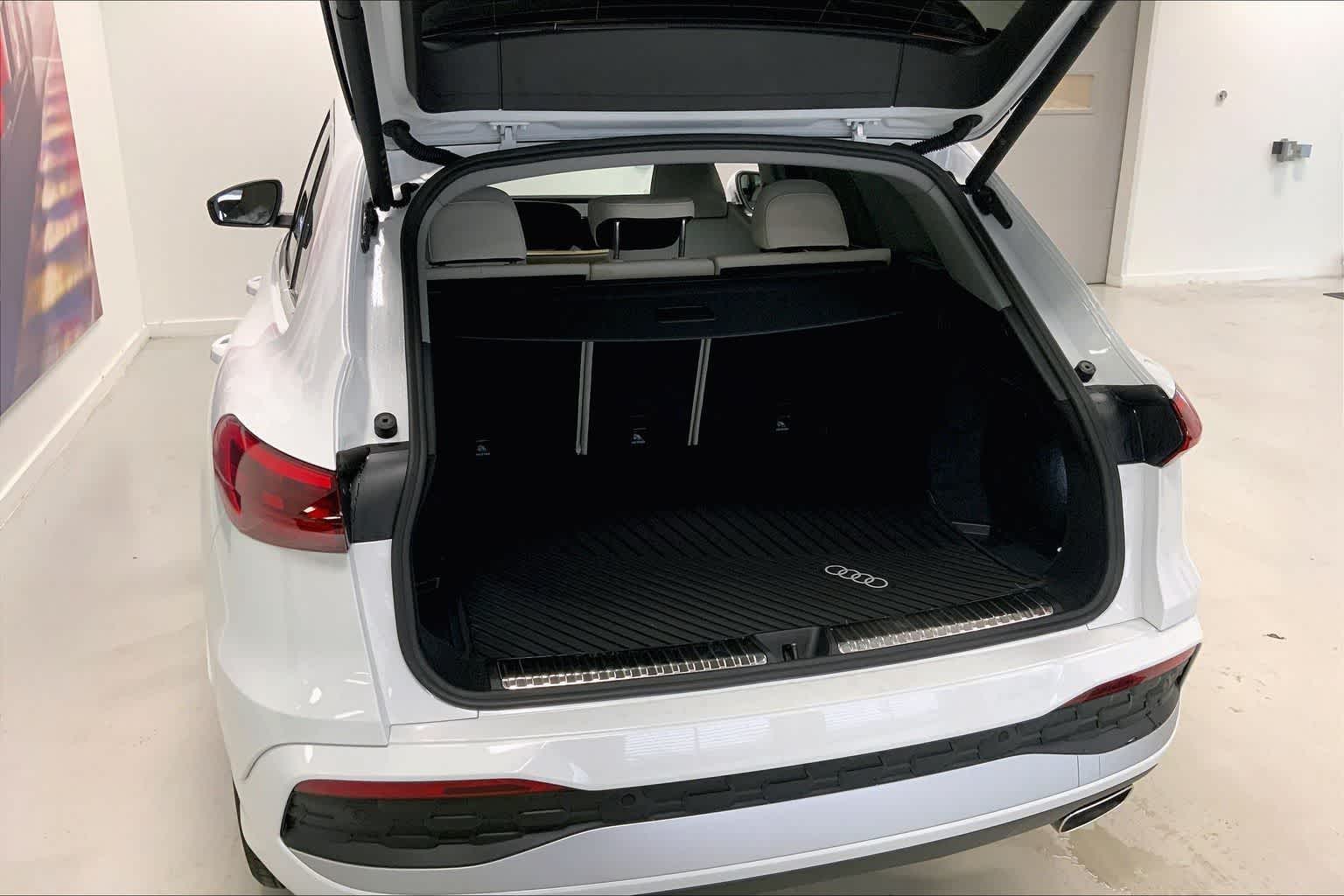 Thumbnail: 2025 Audi Q5 - 18