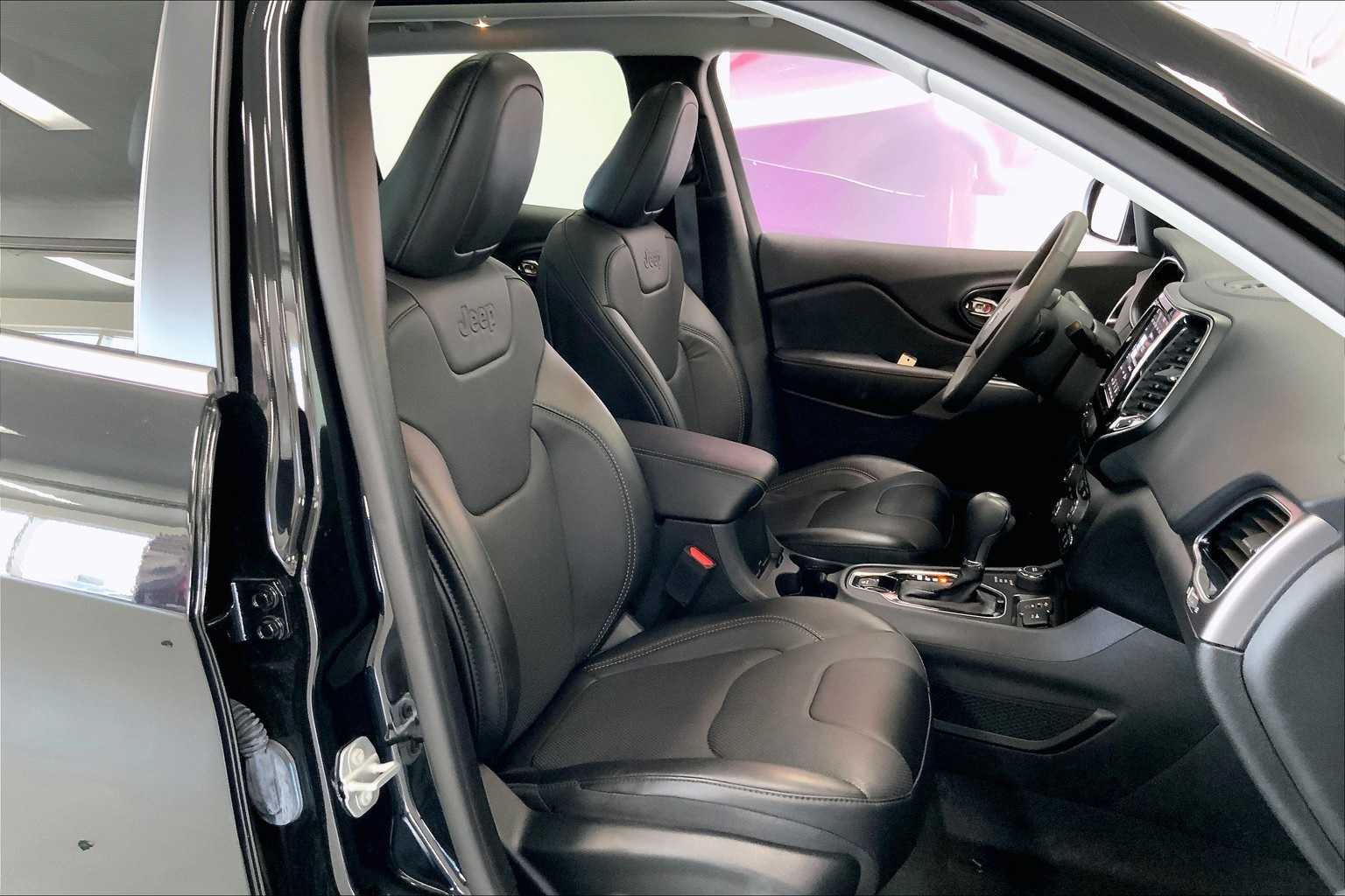 Thumbnail: 2022 Jeep Cherokee - 12