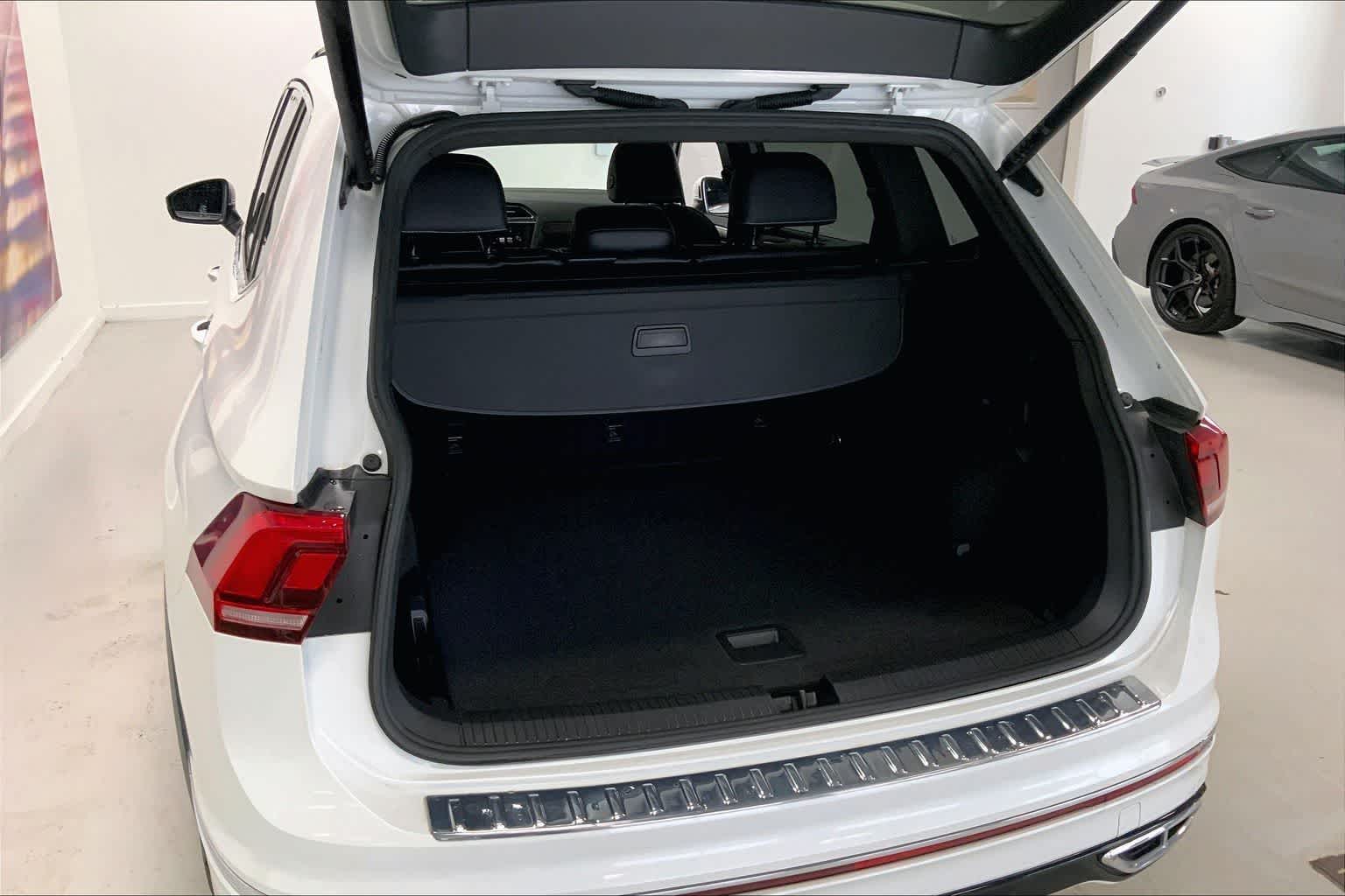 Thumbnail: 2022 Volkswagen Tiguan - 16